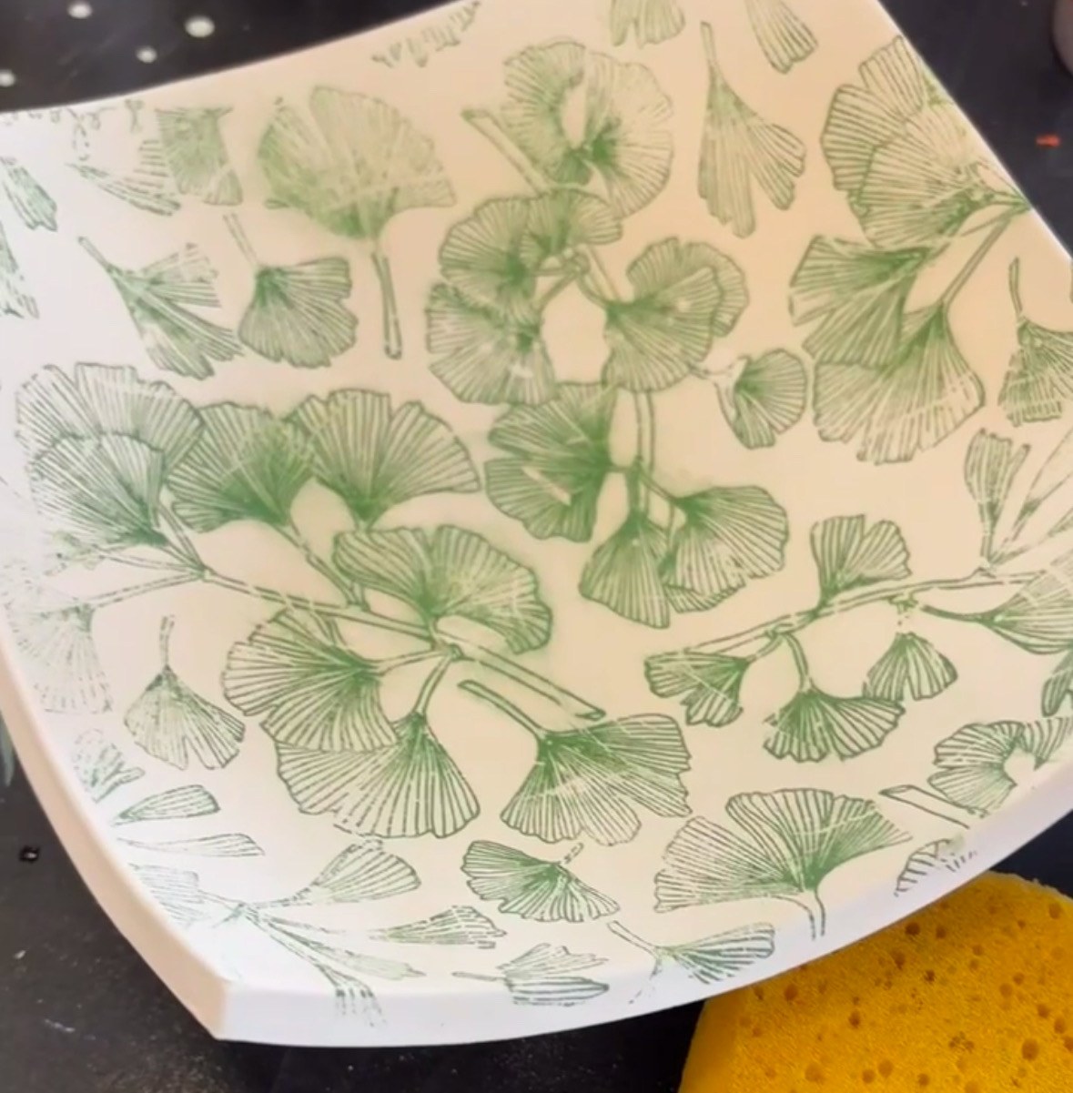 White square ceramic dish decorated with a ginkgo-leaf pattern